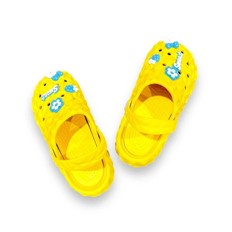 Modern Trendy and Stylish and Comfortable Kids Crocs- Fashionable and Cozy Children's Footwear, Perfect for Casual Play