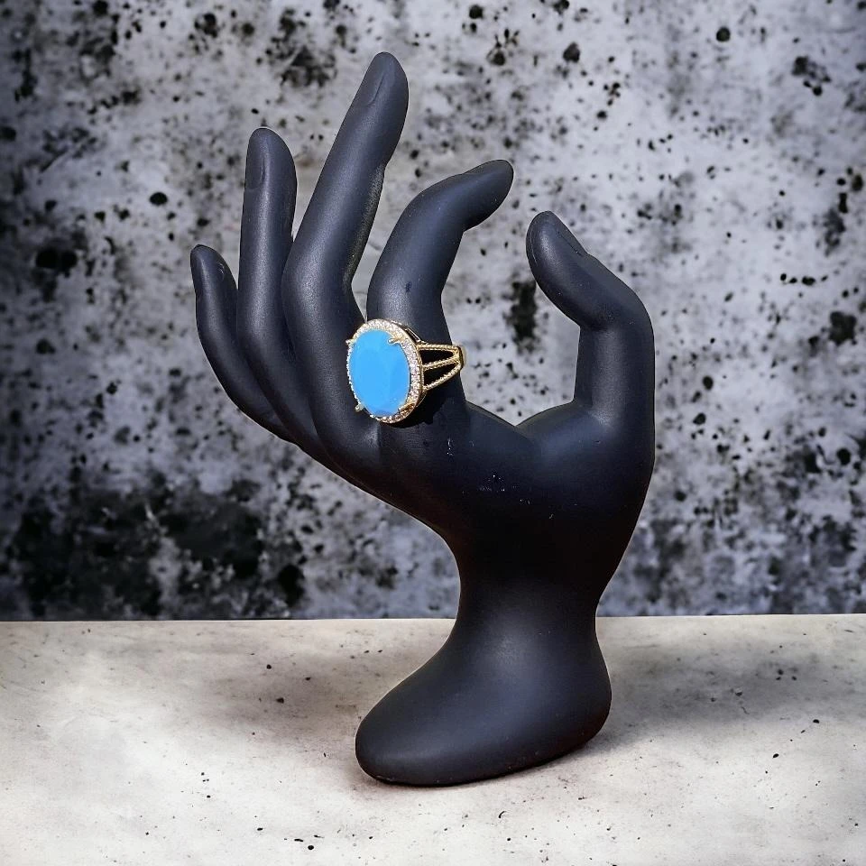 Radiant Elegance: Exquisite Handcrafted Ring with Captivating Single Stone Centerpiece, Intricate Detailing, and Timeless Beauty