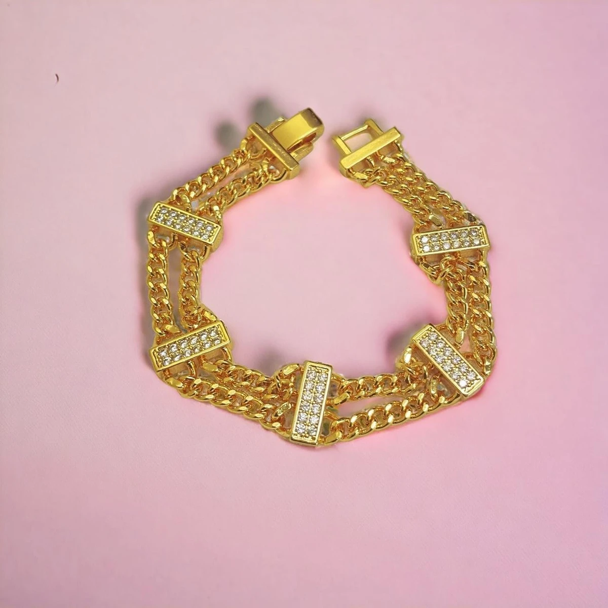 Gilded Elegance: Luxurious Imitation Gold Chain Bracelet Embellished with Dazzling Gemstones