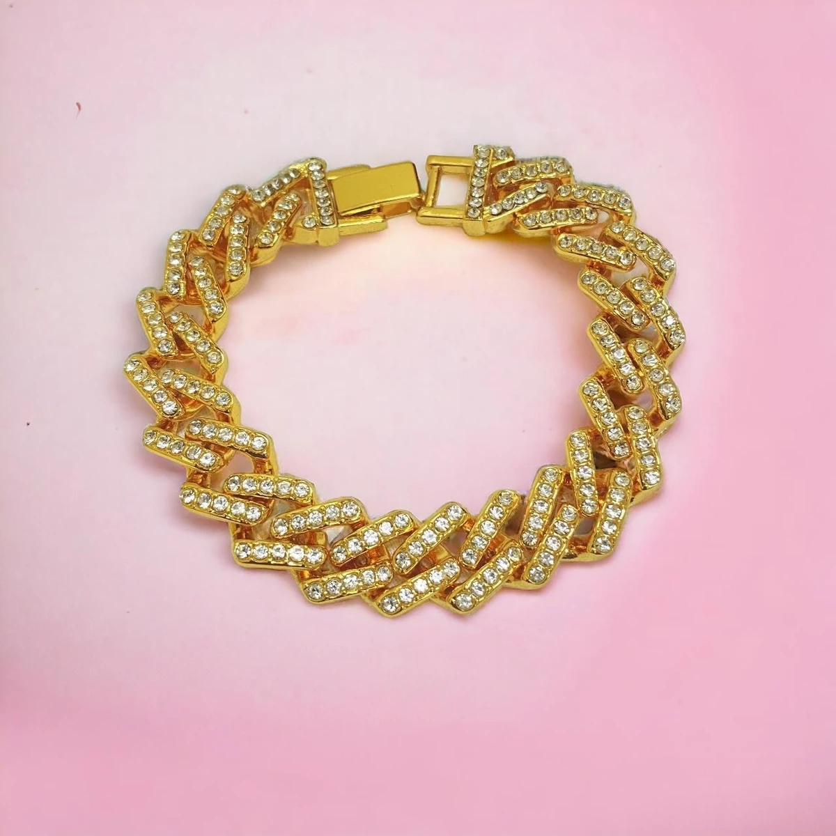 Glistening Elegance: A Gold-Tone Chain Bracelet Adorned with Sparkling Gemstones