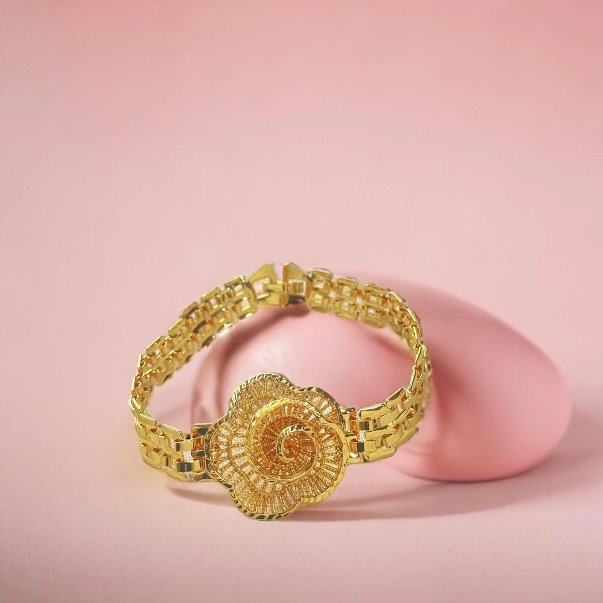 Golden Blossom: Intricate Flower-Inspired Imitation Gold Bracelet, Timelessly Elegant with Impeccable Craftsmanship