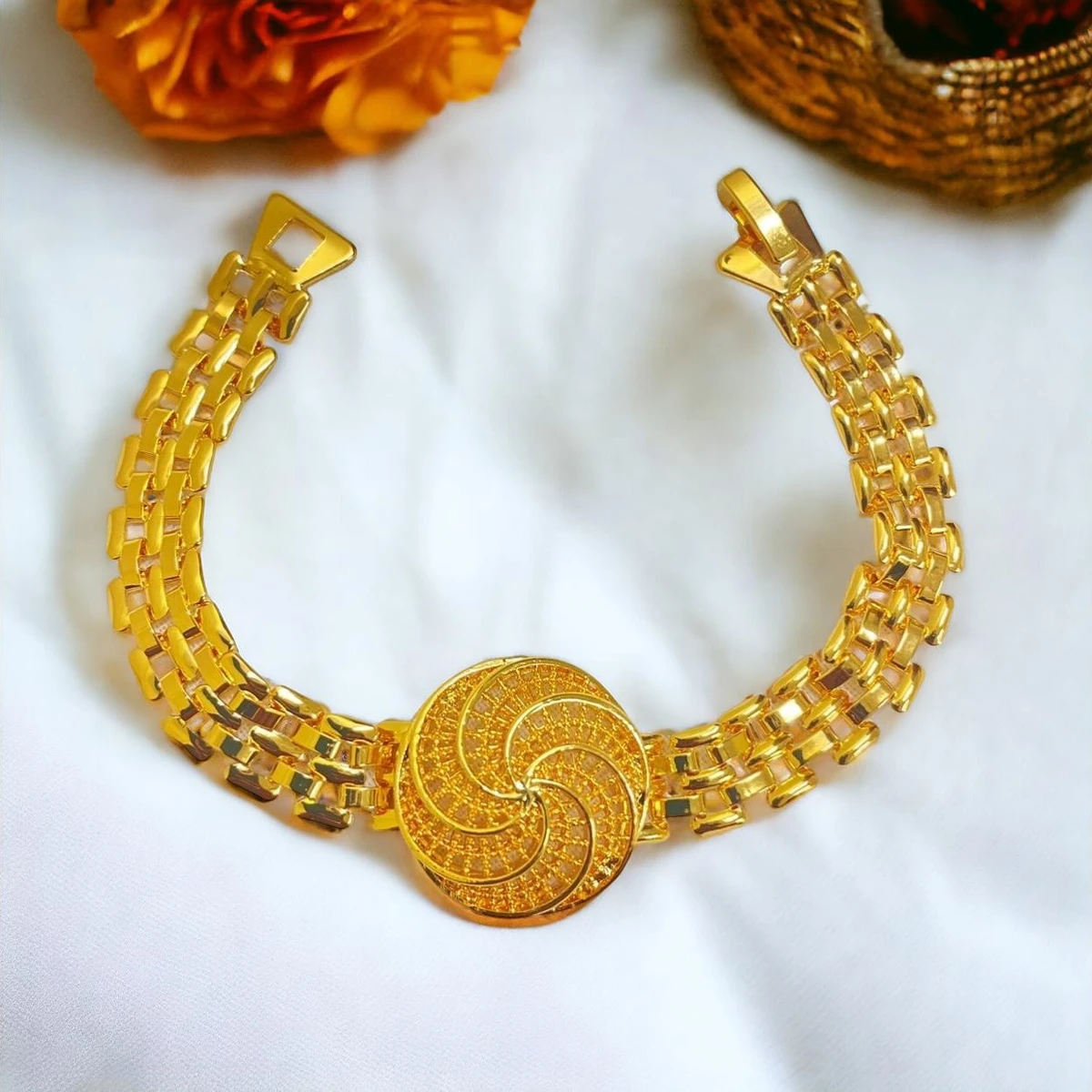 Golden Symphony: A Luxurious Imitation Gold Bracelet with Intricately Patterned Chain Links, Symbolizing Timeless Elegance and Refinement