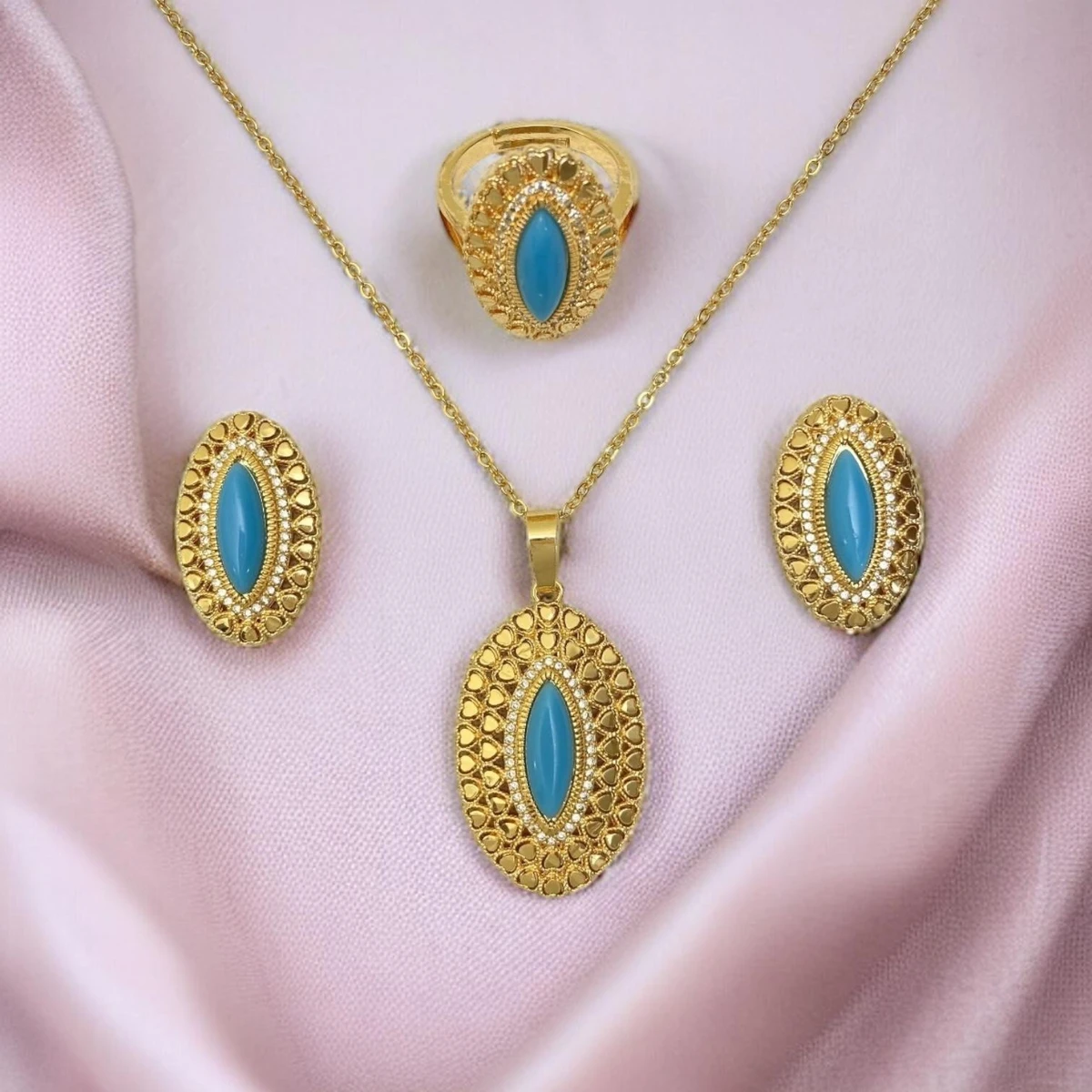 Elegant Harmony: Intricately Designed Gemstone Ensemble