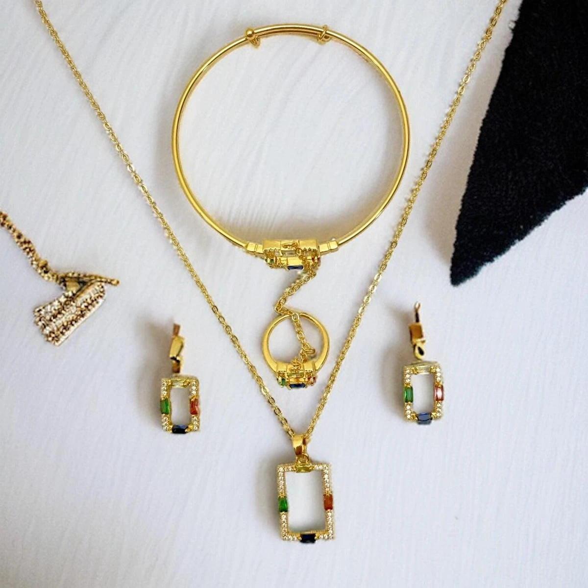 Aurora Gleam: Luxurious Imitation Gold Jewelry Ensemble Adorned with Dazzling Gemstones