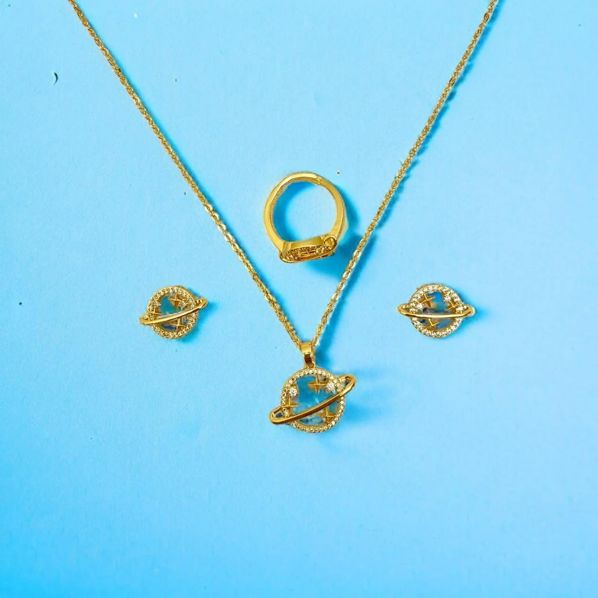 Gleaming Gold Mirage: Luxurious Jewelry Set Embellished with Intricate Designs and Sparkling Gems