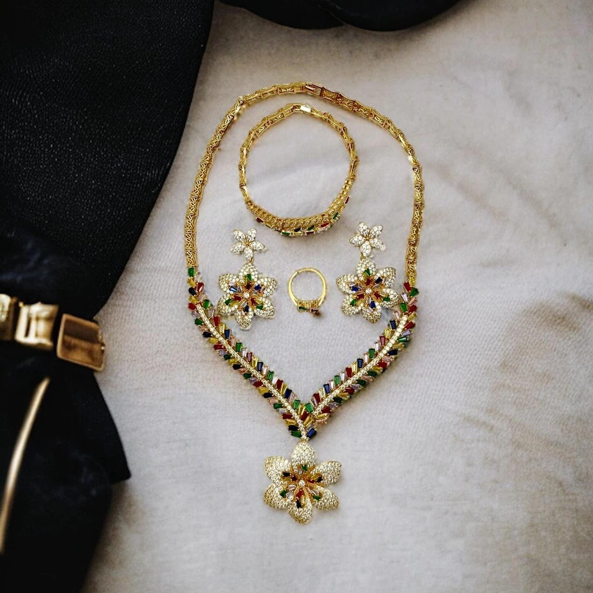 Floral Fantasy: Opulent Imitation Gold Jewelry Set with Vibrant Gemstones and Intricate Floral Designs